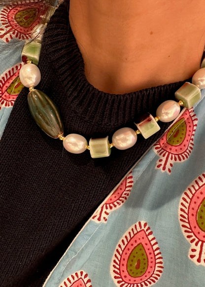 Collar Verde Con Perlas Cubitos